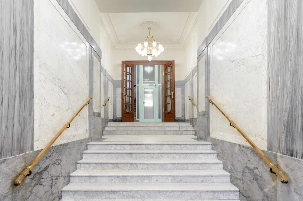 KITZIMMO-Luxus-Altbau-Penthouse in Toplage kaufen - Immobilien Wien.