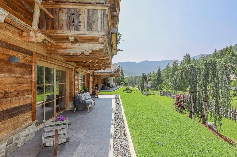 KITZIMMO-Zwei Luxuschalets mit Panoramablick in Top-Ruhelage kaufen - Immobilien Steinberg Tirol.