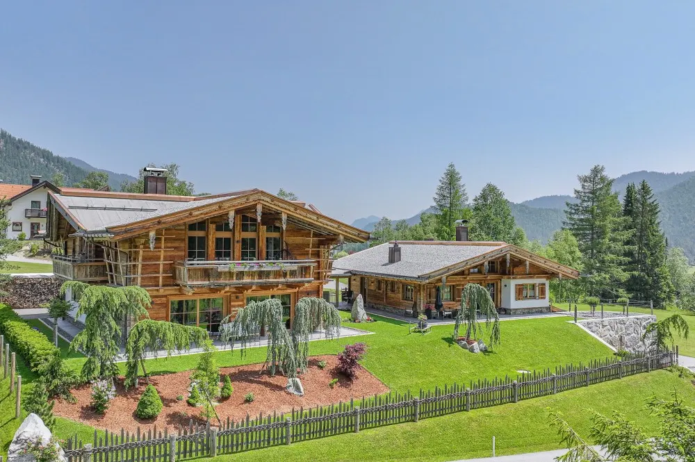 KITZIMMO-Zwei Luxuschalets mit Panoramablick in Top-Ruhelage kaufen - Immobilien Steinberg Tirol.