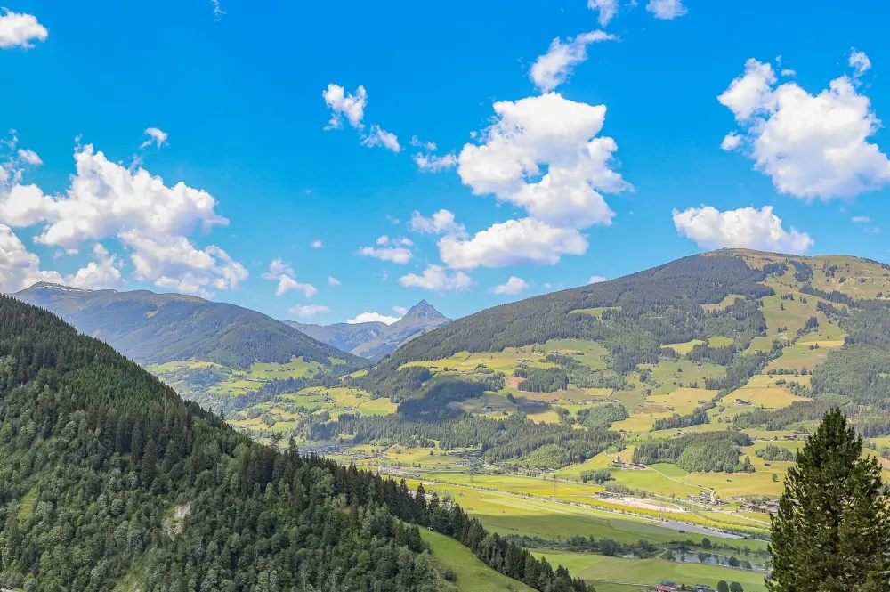 KITZIMMO-Hochwertiges Zweifamilienhaus in unverbaubarer Aussichtslage kaufen - Immobilien Hollersbach.