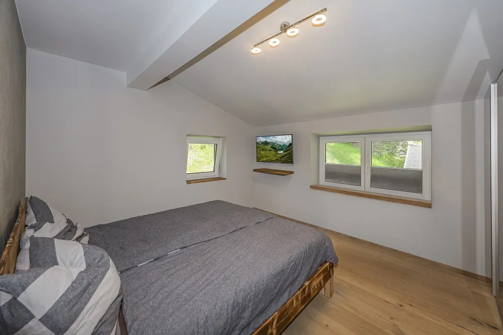 KITZIMMO-Hochwertiges Zweifamilienhaus in unverbaubarer Aussichtslage kaufen - Immobilien Hollersbach.