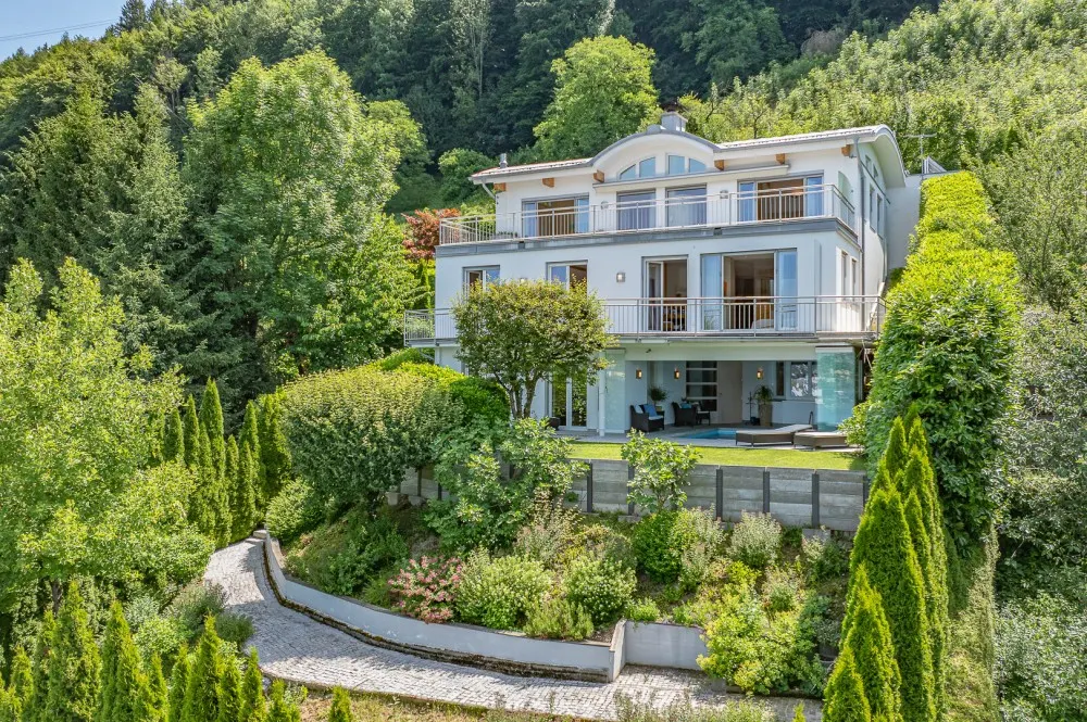 KITZIMMO-Exklusive Villa mit Pool am Traunsee kaufen - Immobilien Gmunden.