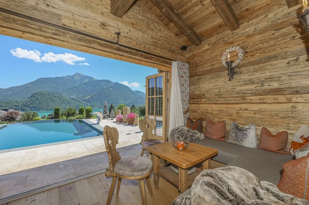 KITZIMMO-Einzigartige Landhausvilla mit Pool und unverbaubarem Seeblick - Immobilien St. Gilgen.