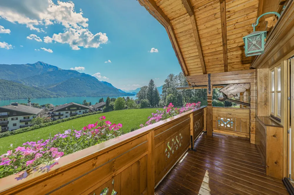 KITZIMMO-Einzigartige Landhausvilla mit Pool und unverbaubarem Seeblick - Immobilien St. Gilgen.