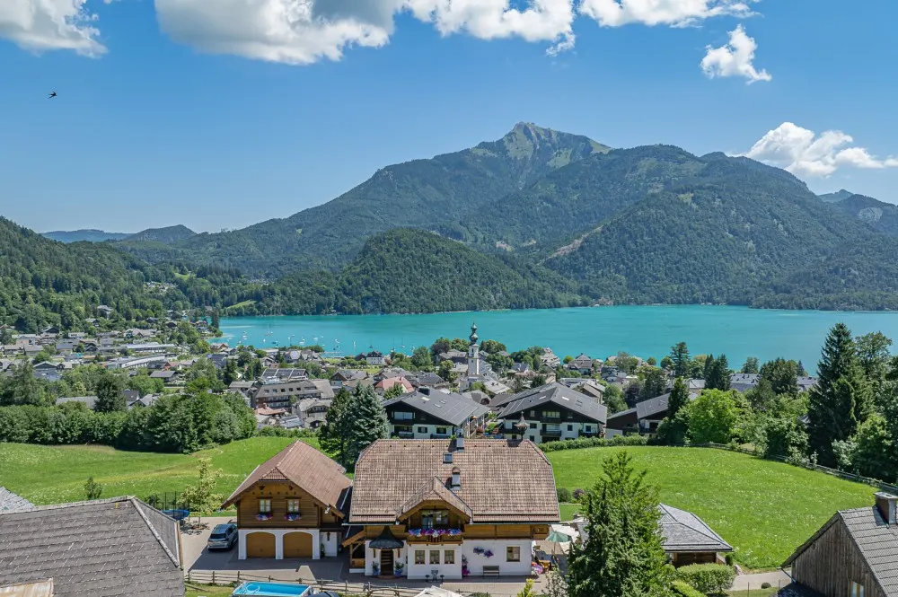 KITZIMMO-Einzigartige Landhausvilla mit Pool und unverbaubarem Seeblick - Immobilien St. Gilgen.