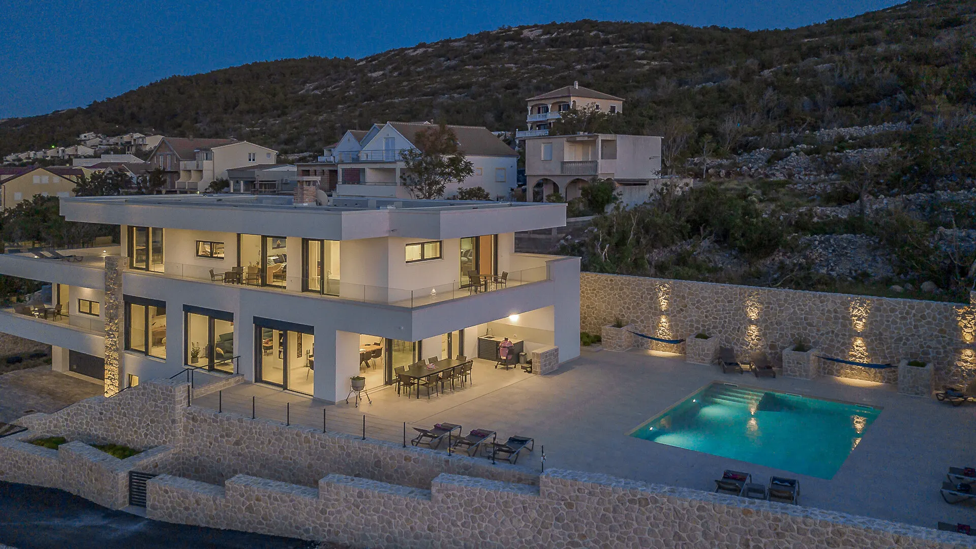 KITZIMMO-Luxusvilla in Toplage mit Meerblick kaufen - Immobilien Kroatien.