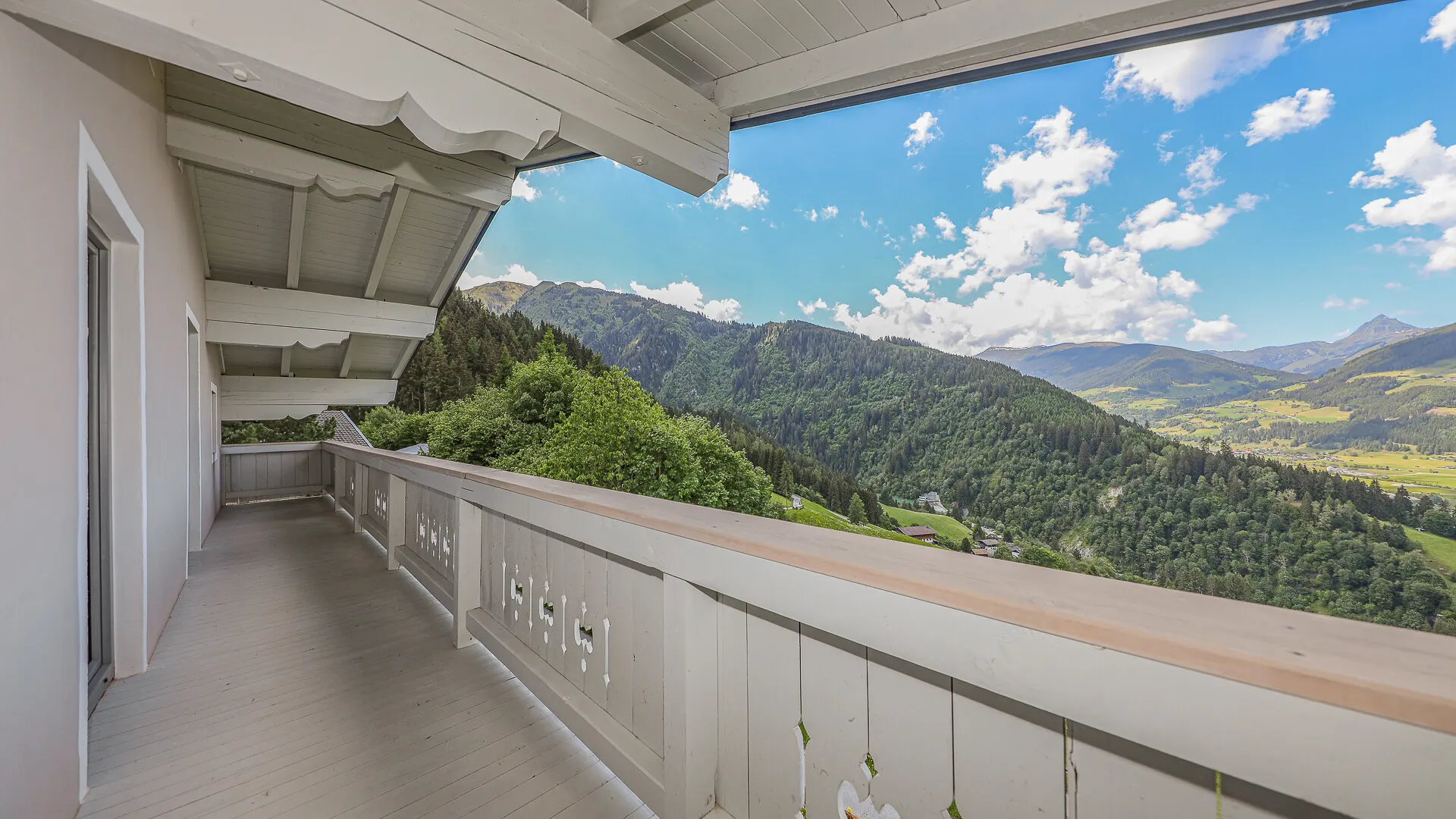 KITZIMMO-Hochwertiges Zweifamilienhaus in unverbaubarer Aussichtslage kaufen - Immobilien Hollersbach.