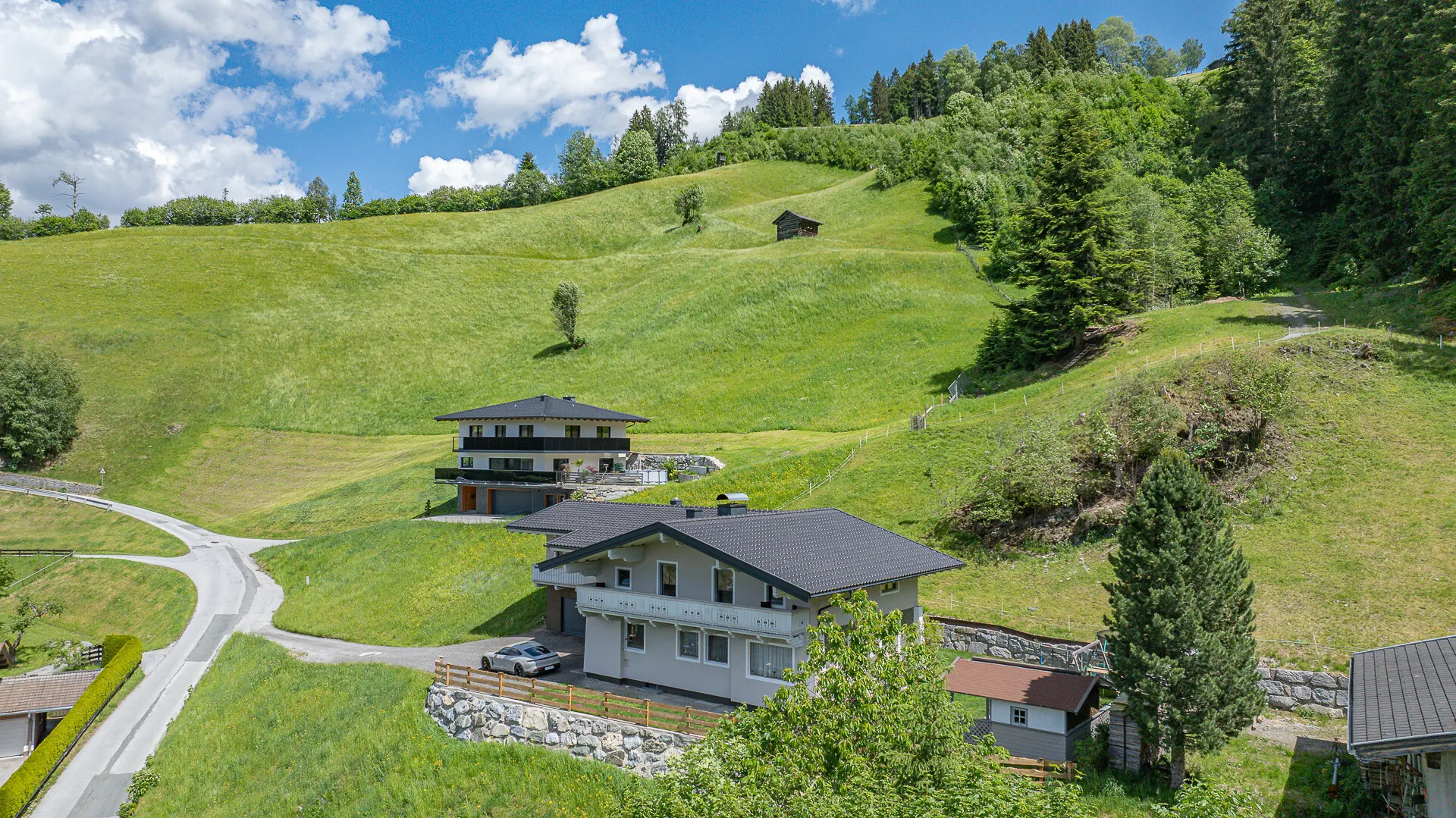 KITZIMMO-Hochwertiges Zweifamilienhaus in unverbaubarer Aussichtslage kaufen - Immobilien Hollersbach.