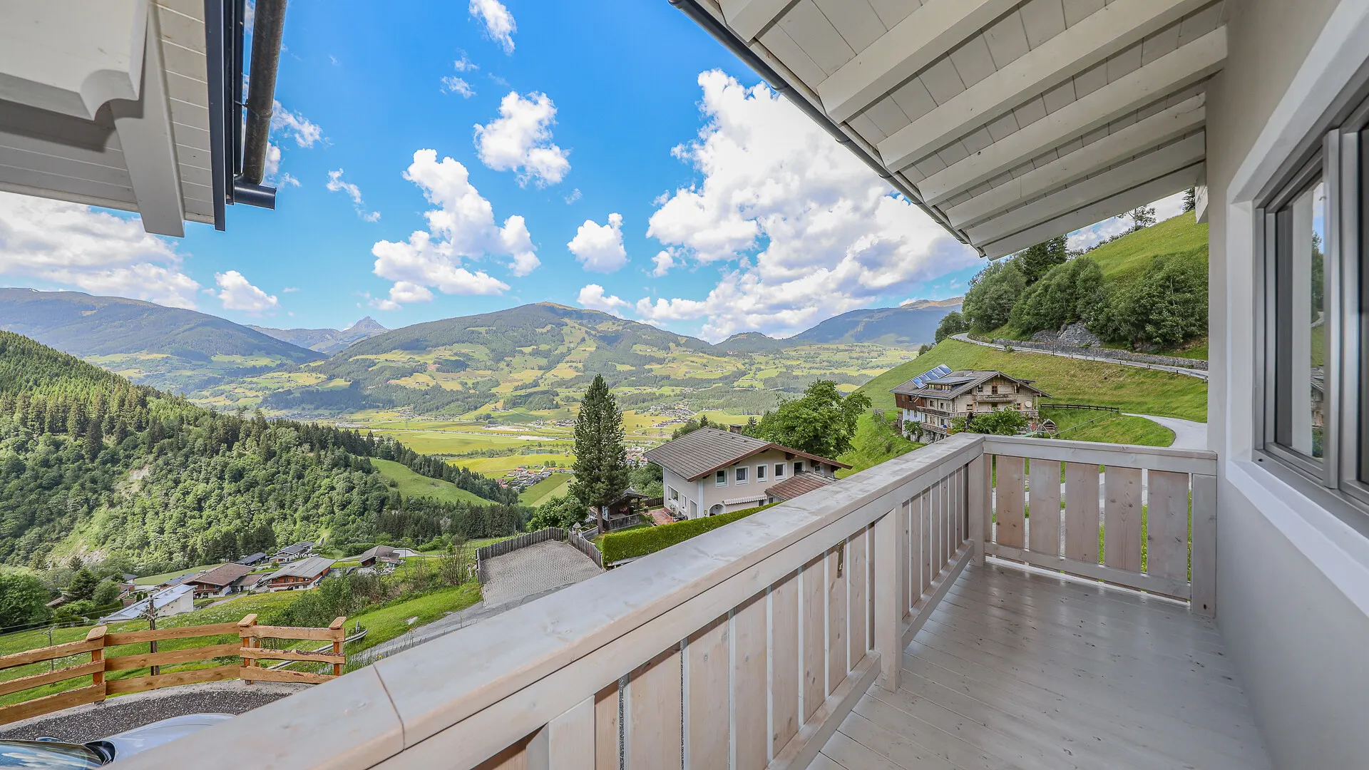 KITZIMMO-Hochwertiges Zweifamilienhaus in unverbaubarer Aussichtslage kaufen - Immobilien Hollersbach.