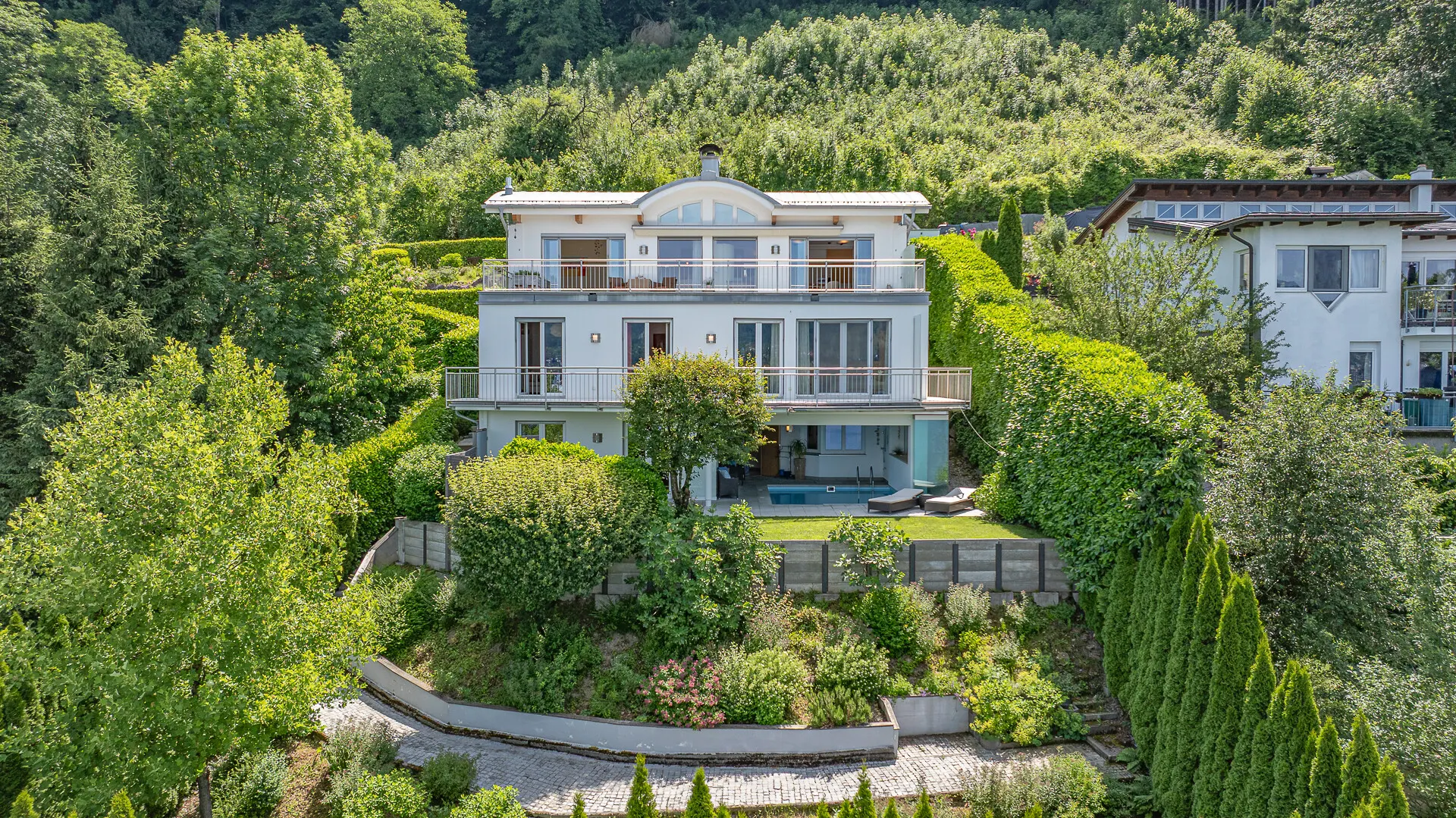KITZIMMO-Exklusive Villa mit Pool am Traunsee kaufen - Immobilien Gmunden.