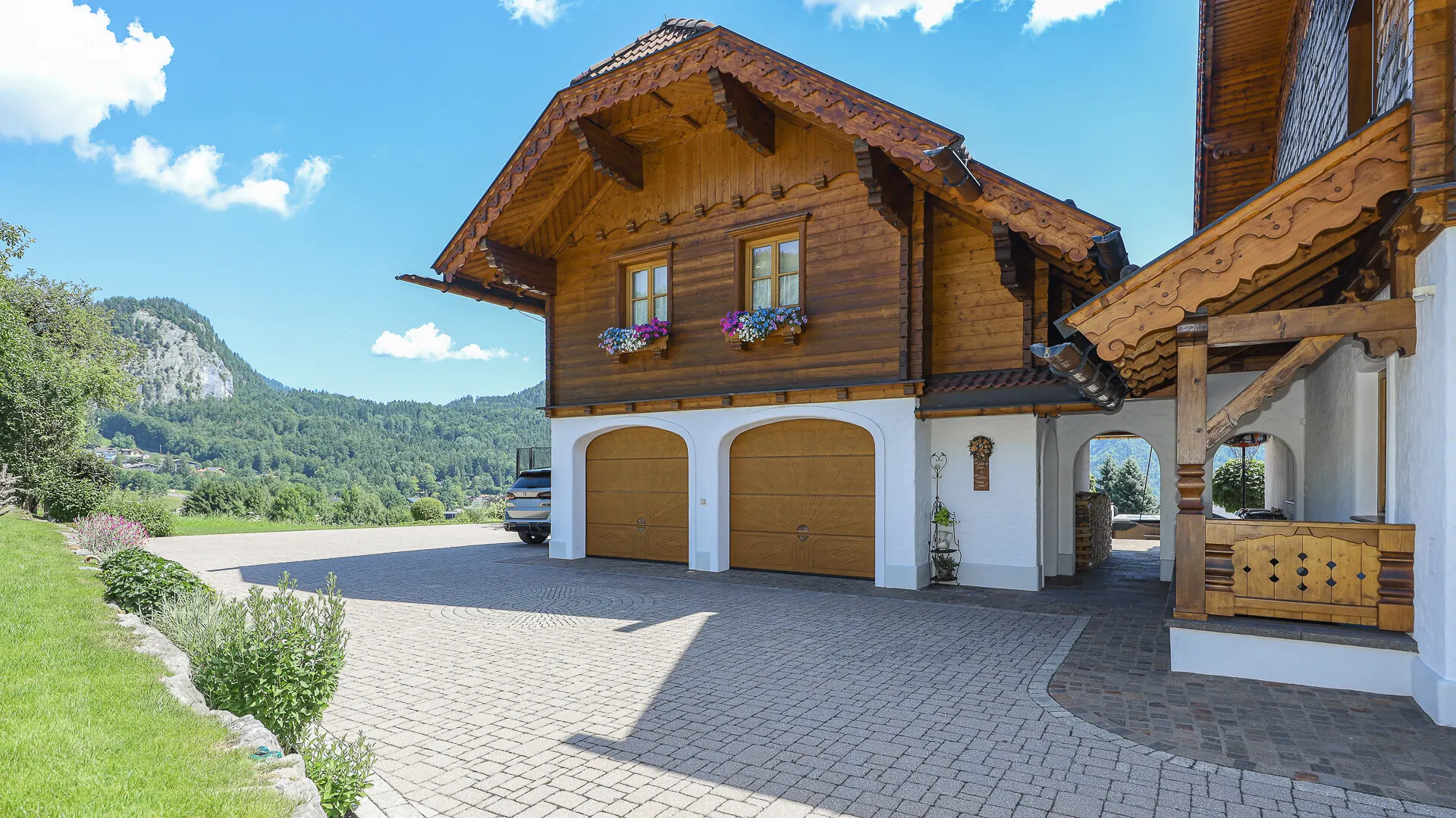 KITZIMMO-Einzigartige Landhausvilla mit Pool und unverbaubarem Seeblick - Immobilien St. Gilgen.