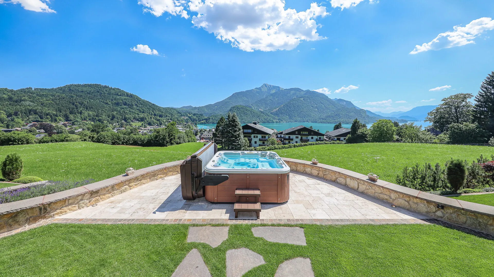 KITZIMMO-Einzigartige Landhausvilla mit Pool und unverbaubarem Seeblick - Immobilien St. Gilgen.